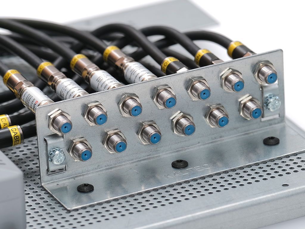 Multischalterpanel 5/12 - XmediaSat MP-DMS512 für 12 Teilnehmer-/bilder/big/erdungsblock-13f-dms58.jpg