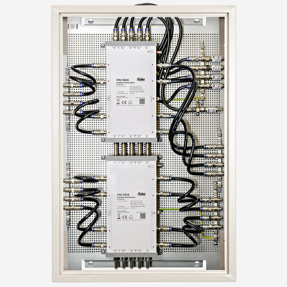 Fuba FEP 51616 SL Einkabel- Multischalterpanel mit Schrank vormontiertes Einkabel-Multischalter-Paneel für die Verteilung von Satellitensignalen und terrestrischen Signalen auf 16 Ausgänge mit je 16 Nutzerfrequenzen.