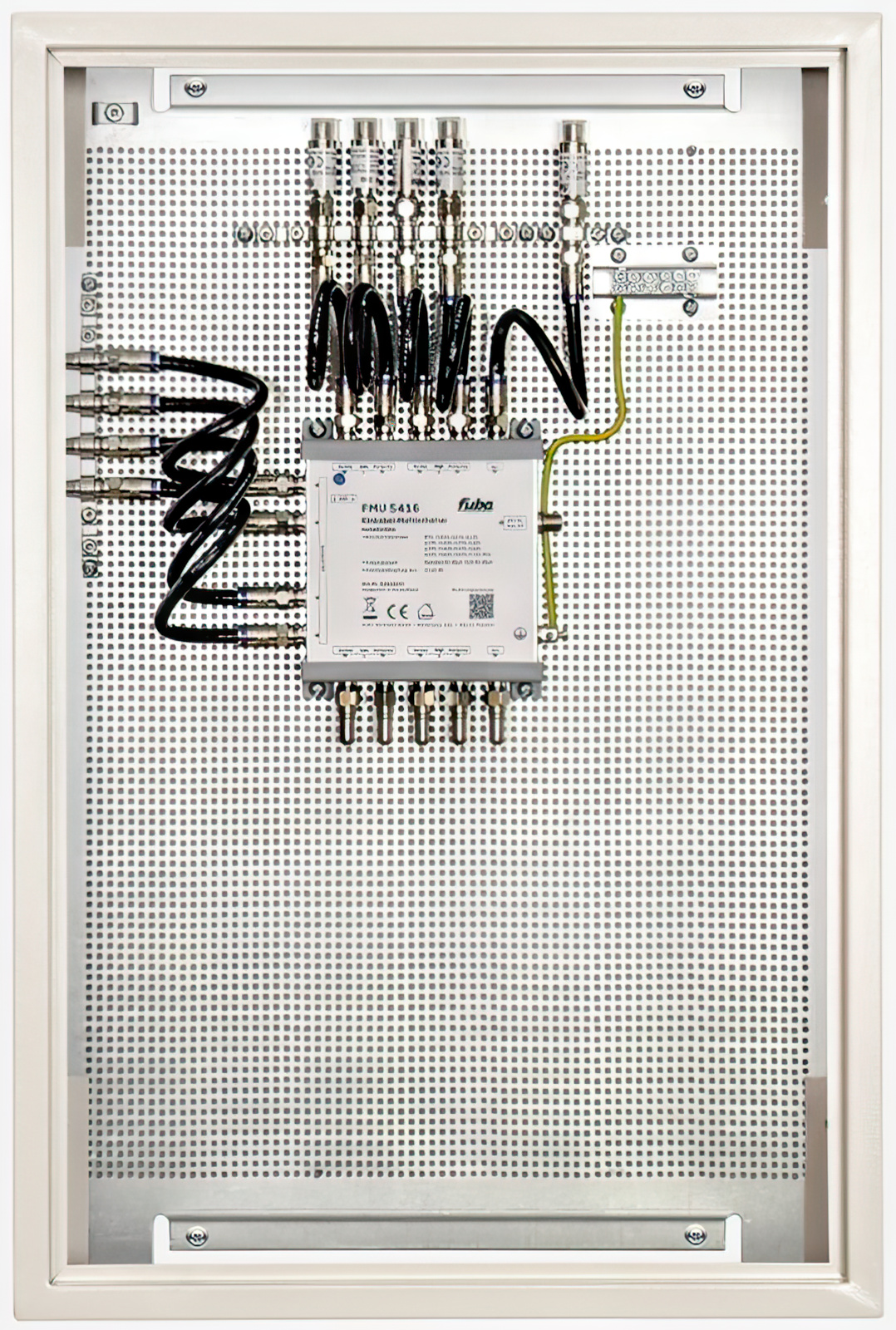 Fuba FEP 5416 SL Einkabel-Multischalterpanel vormontiertes Einkabel-Multischalter-Paneel für die Verteilung von Satellitensignalen und terrestrischen Signalen auf 4 Ausgänge mit je 16 Nutzerfrequenzen.
