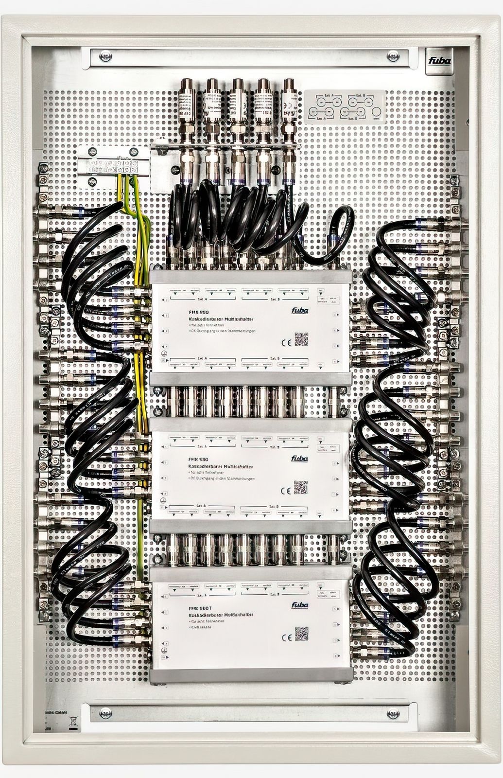 Fuba FMP 924 SL Multischalterpanel 9/24 mit Schrank vormontiertes Multischalter-Paneel für den Empfang zweier Satteliten mit 24 Teilnehmeranschlüssen