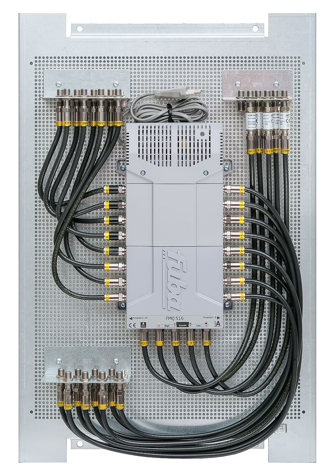 Multischalterpanel 5/16 - XmediaSat MP-FMQ516V2 für 16 Teilnehmer vormontiert mit Potentialausgleich und Überspannungsschutz