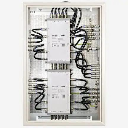 11111Fuba FEP 51616 SL Einkabel- Multischalterpanel mit Schrank vormontiertes Einkabel-Multischalter-Paneel für die Verteilung von Satellitensignalen und terrestrischen Signalen auf 16 Ausgänge mit je 16 Nutzerfrequenzen.