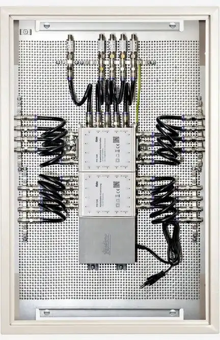 Fuba FMP 516 SL Multischalterpanel 5/16 mit Schrank vormontiertes Multischalter-Paneel für den Empfang eines Satteliten mit 16 Teilnehmeranschlüssen