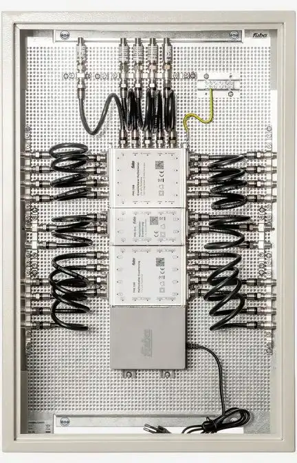 Fuba FMP 520 SL Multischalterpanel 5/20 mit Schrank vormontiertes Multischalter-Paneel für den Empfang eines Satteliten mit 20 Teilnehmeranschlüssen