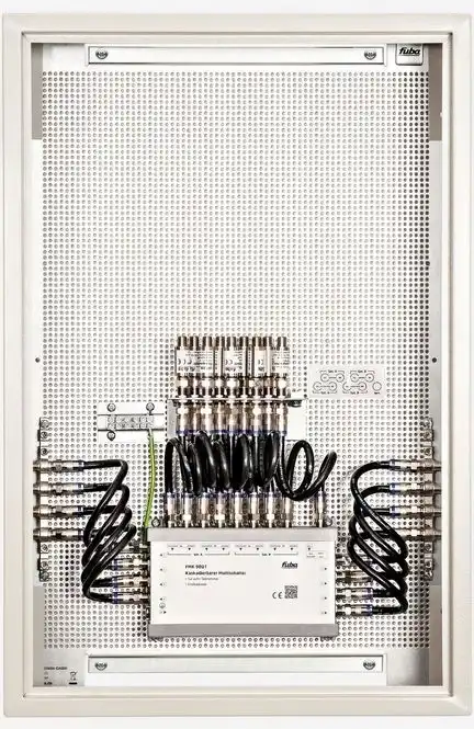 Fuba FMP 908 SL Multischalterpanel 9/8 mit Schrank vormontiertes Multischalter-Paneel für den Empfang zweier Satteliten mit 8 Teilnehmeranschlüssen