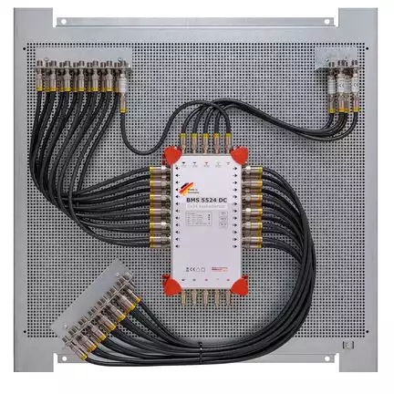 Multischalterpanel 5/24 - XmediaSat MP-BMS5524DC für 24 Teilnehmer vormontiert mit Potentialausgleich und Überspannungsschutz